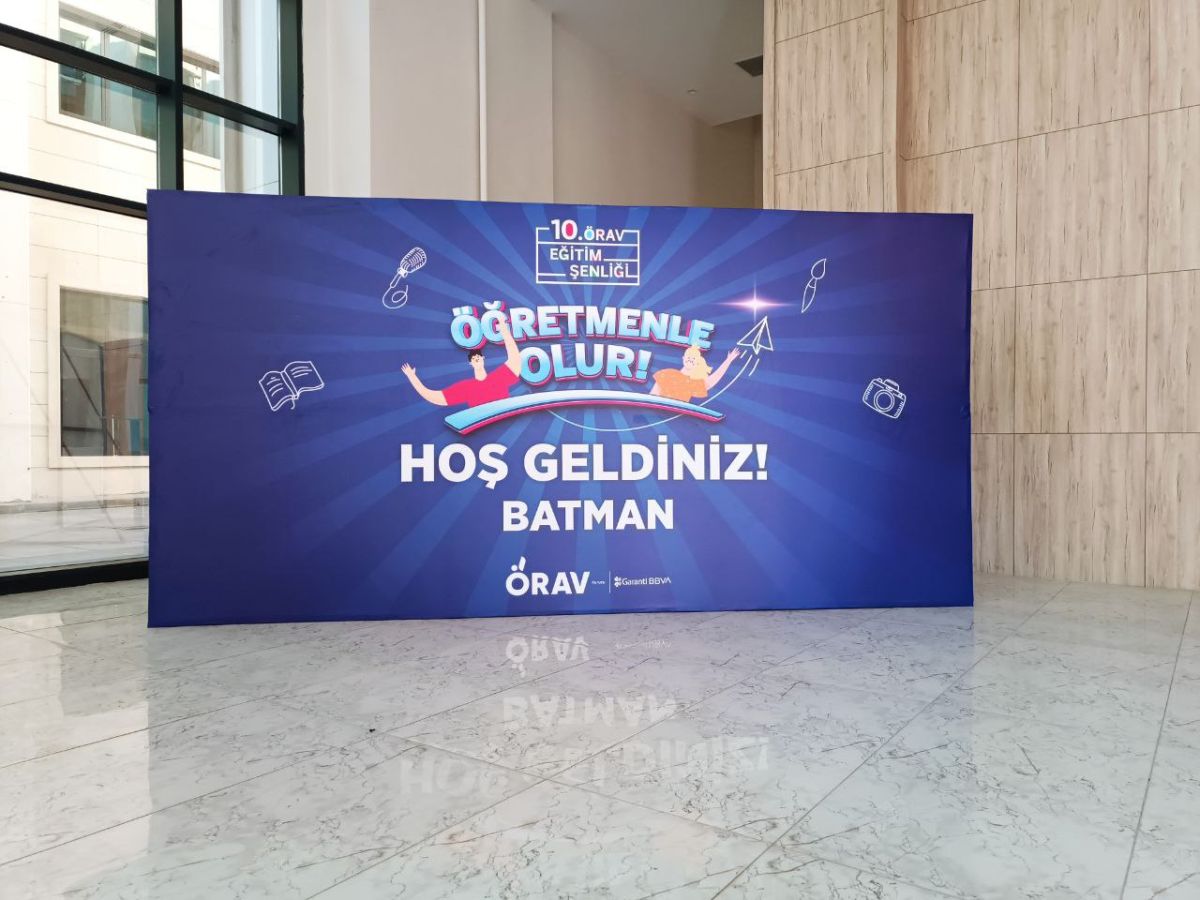 AYAKLI SAHNE VİNİL TABELA  BACKDROP 