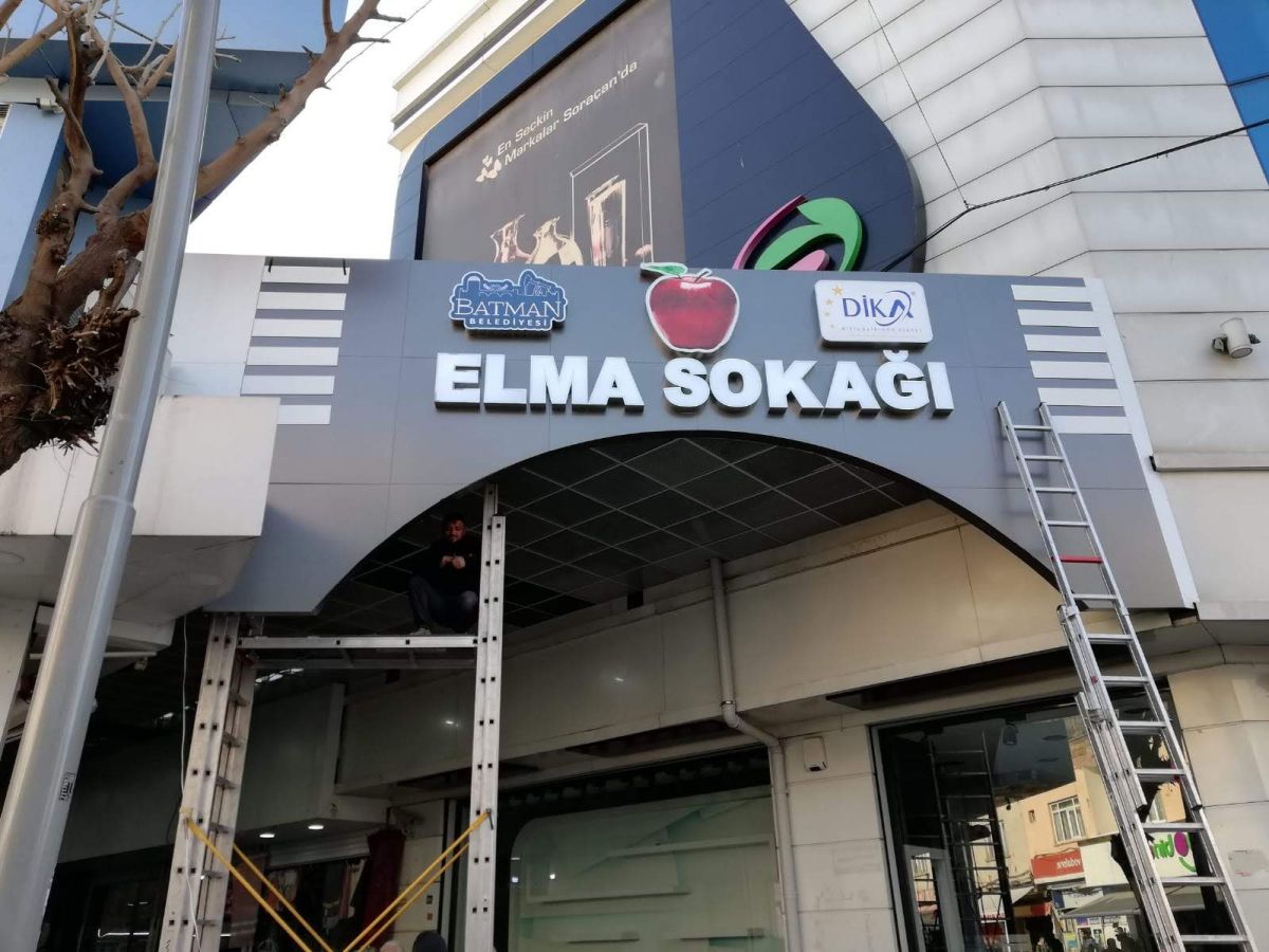 Batman Elma Sokağı Tabela