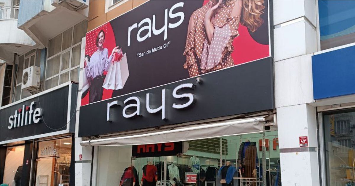 Batman Ray's Giyim Kutu harf Tabela