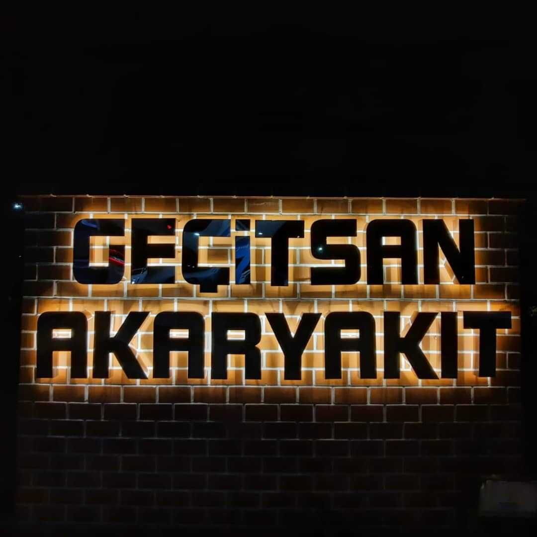 GEÇİTSAN AKARYAKIT ZEMİN AYDINLATMALI KUTU HARF