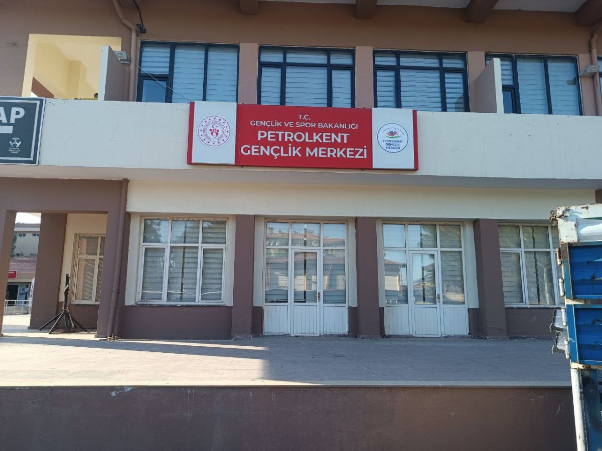 Gençlik Merkezi Kompozit Üzeri Pleksi Tabela