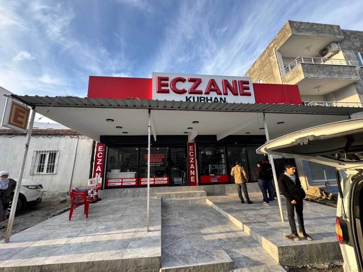 KURHAN ECZANESİ TABELA