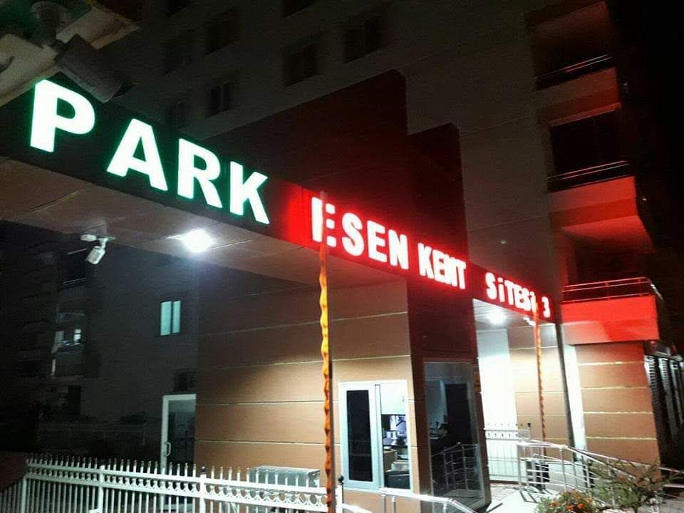 Park Esenkent Sitesi Işıklı tabela
