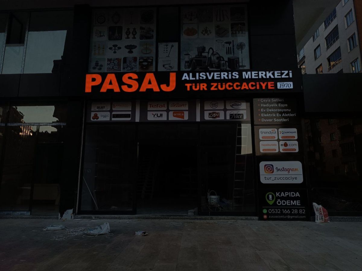 Pasaj Züccaciye Işıklı Kutuharf tabela