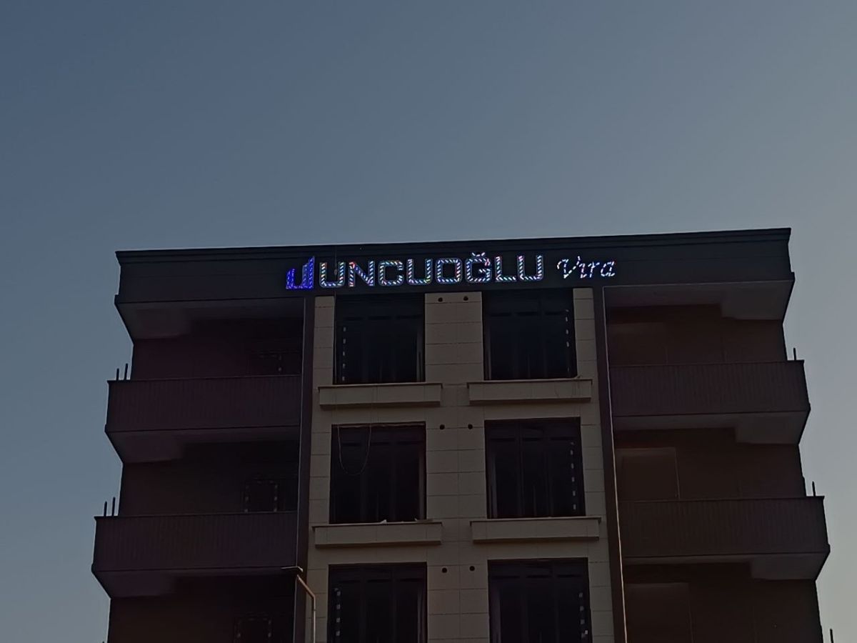 UNCUOĞLU VERA İNŞAAT ÇATI TABELA